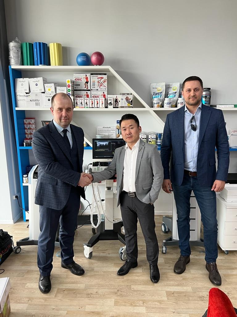Представитель «VINNO» Борис Бао посетил нашего главного партнера в области спортивной медицины компанию «КАЛИНА»
